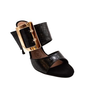 Zapatilla Color Negro con Detalle de Hebilla Dorada